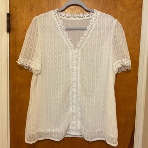 Lace Blouse Short Sleeve White V-neck Lined Lightweight Embroidered Sz L